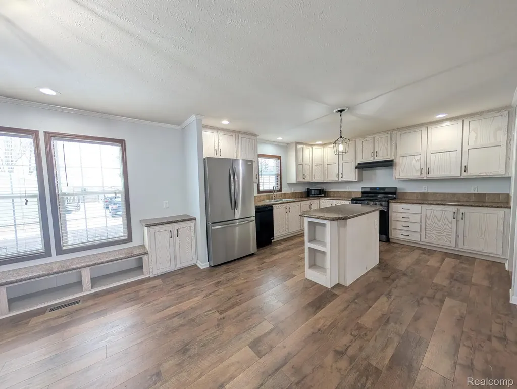 11045 Woodland Ridge Court Green Oak Township MI 48178
