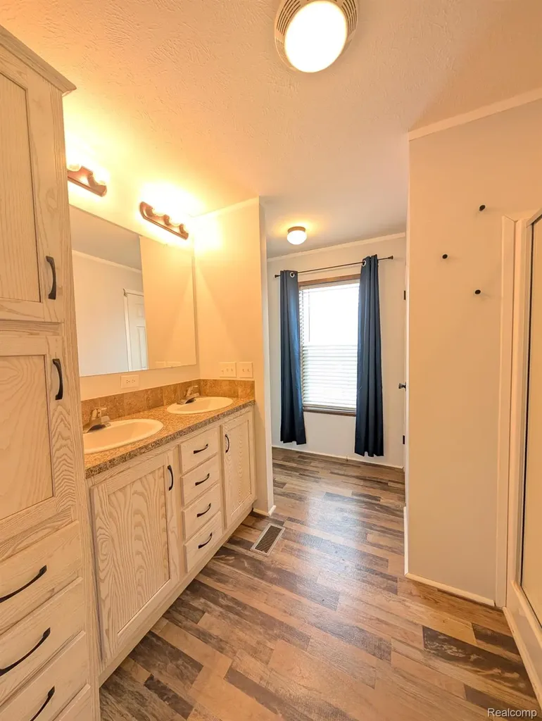 11045 Woodland Ridge Court Green Oak Township MI 48178