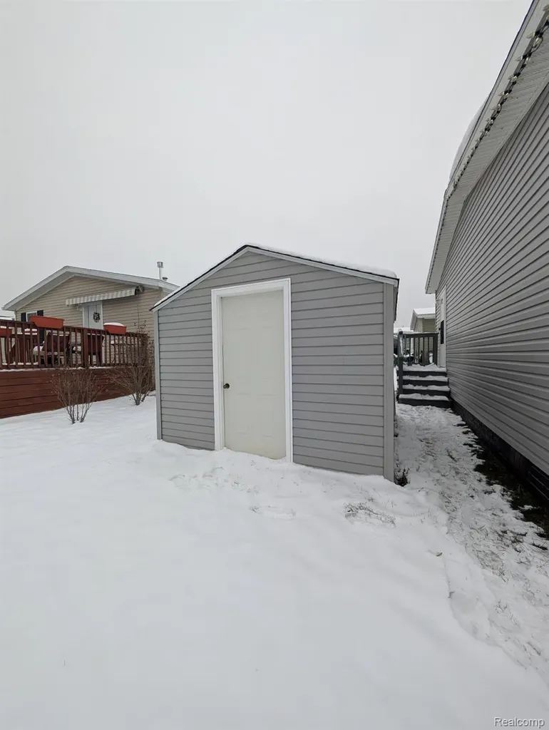 11045 Woodland Ridge Court Green Oak Township MI 48178