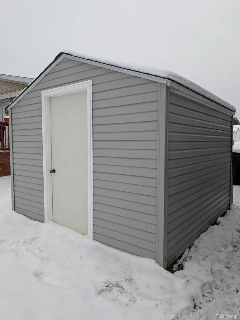 11045 Woodland Ridge Court Green Oak Township MI 48178
