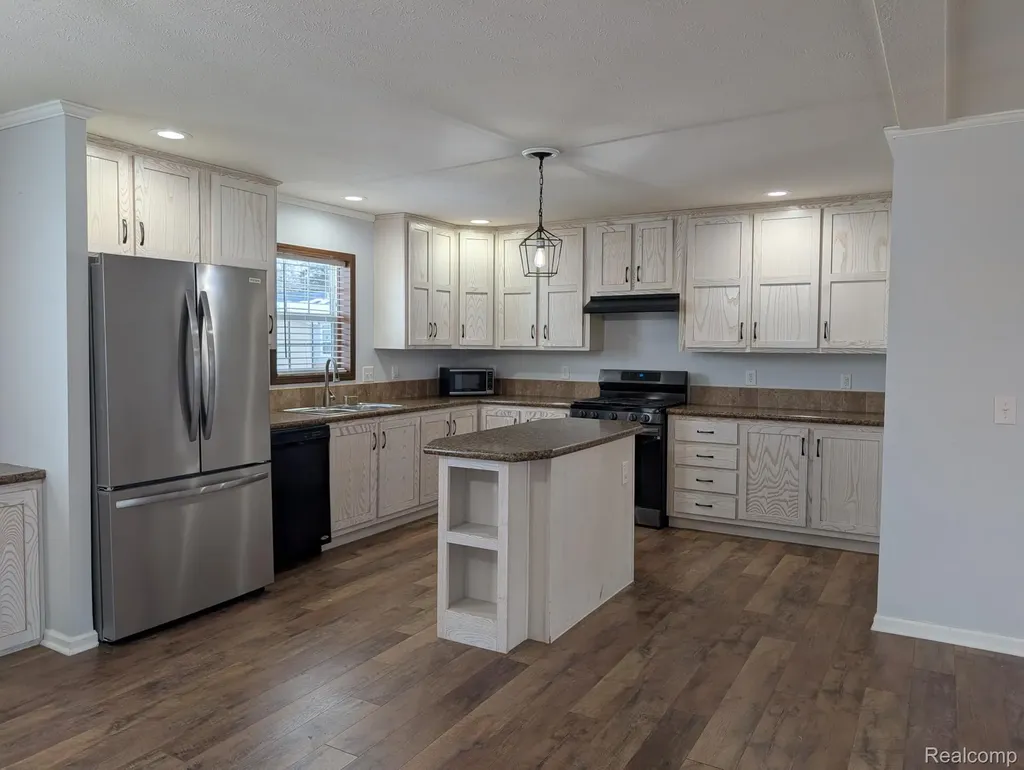 11045 Woodland Ridge Court Green Oak Township MI 48178