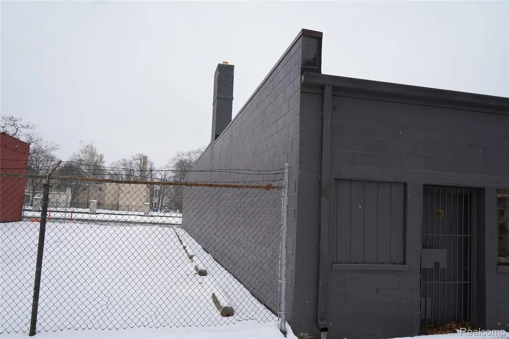 8744 W Mcnichols Road N Detroit City MI 48221