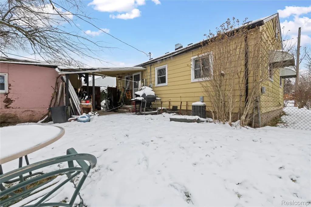 215 W Ainsworth Street Ypsilanti City MI 48197
