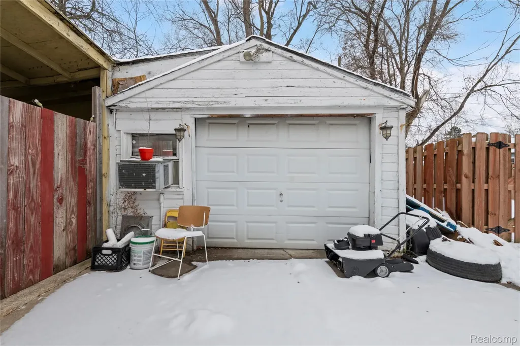 215 W Ainsworth Street Ypsilanti City MI 48197