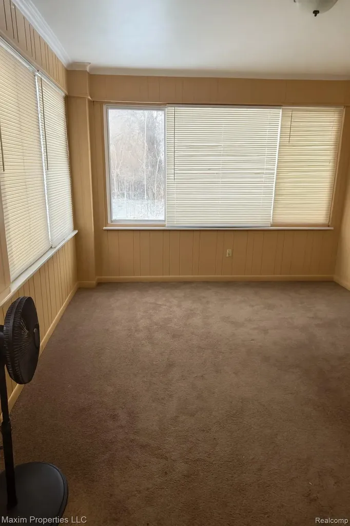 6240 W Outer Drive Detroit City MI 48235
