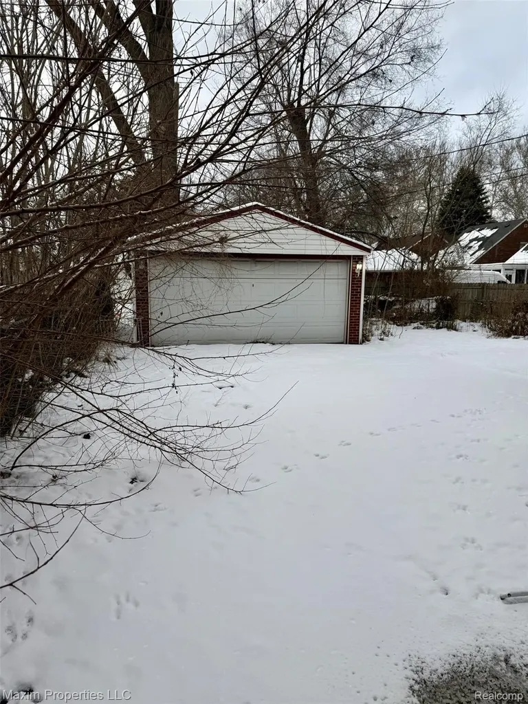6240 W Outer Drive Detroit City MI 48235