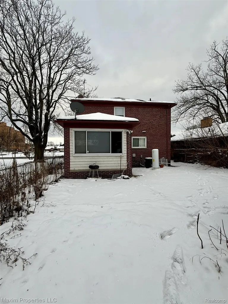 6240 W Outer Drive Detroit City MI 48235