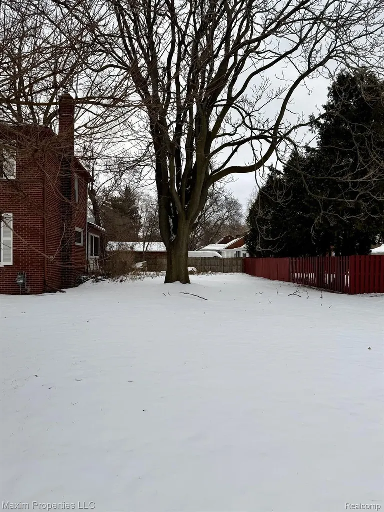 6240 W Outer Drive Detroit City MI 48235