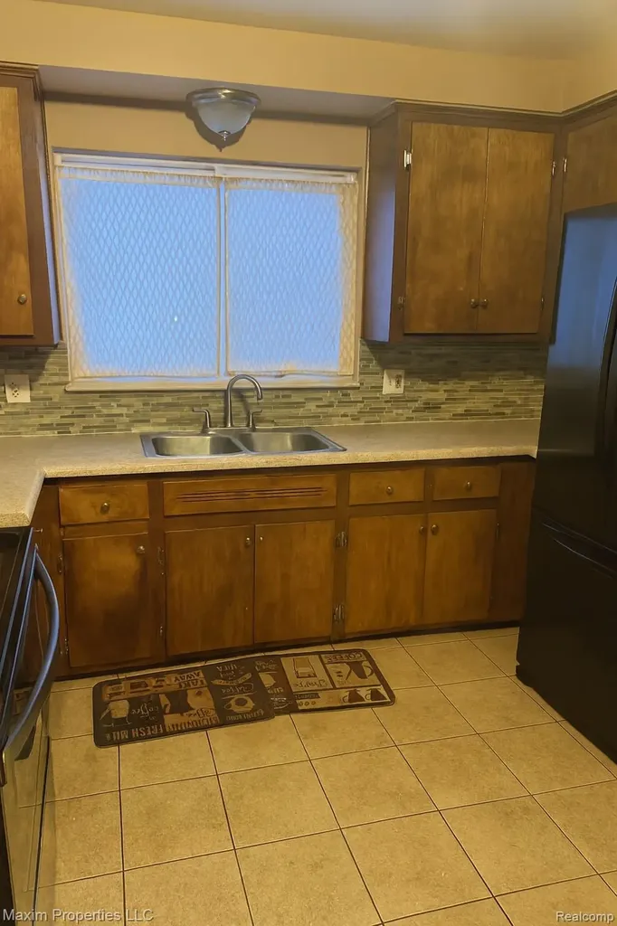 6240 W Outer Drive Detroit City MI 48235
