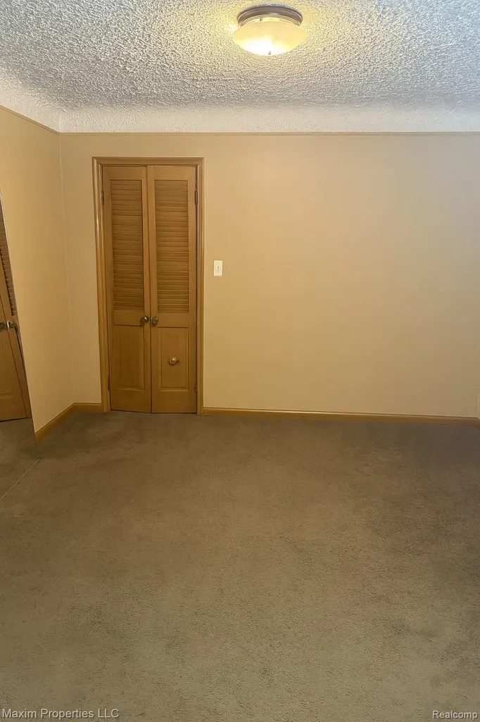 6240 W Outer Drive Detroit City MI 48235