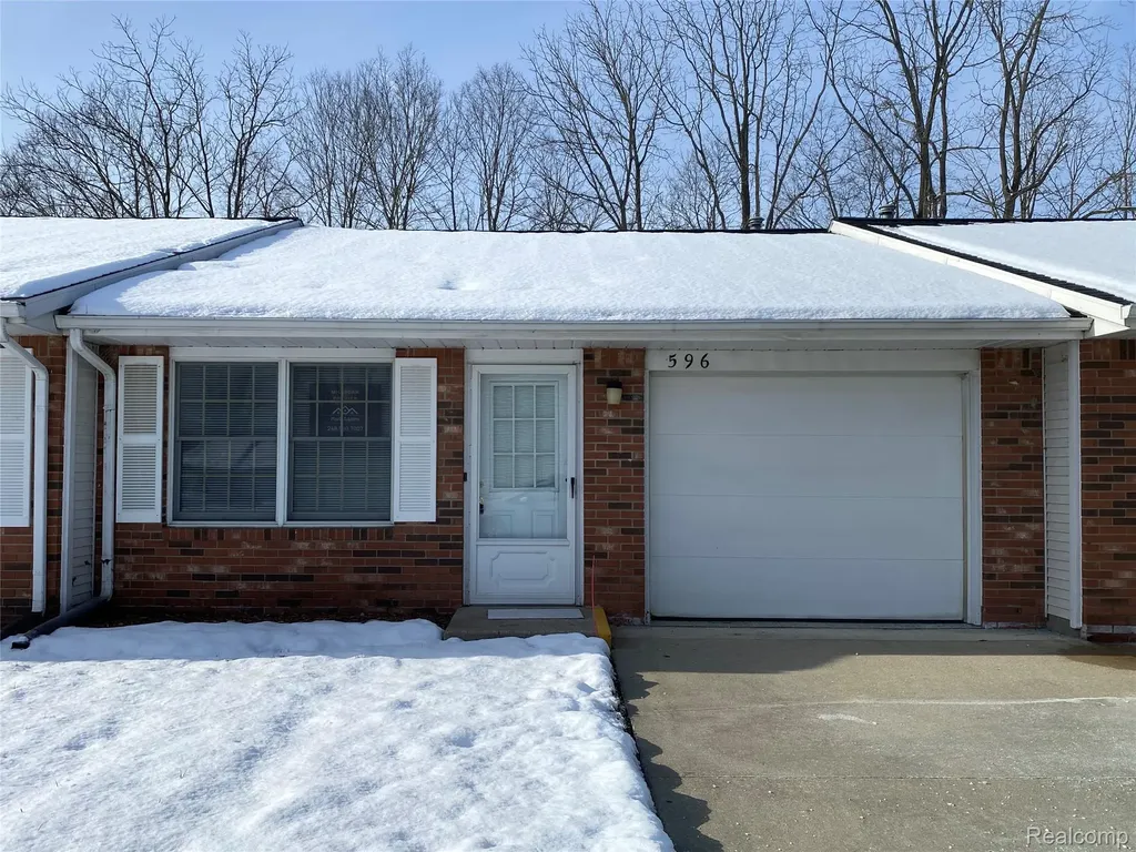 596 Yorkshire Sq. Square Milan City MI 48160
