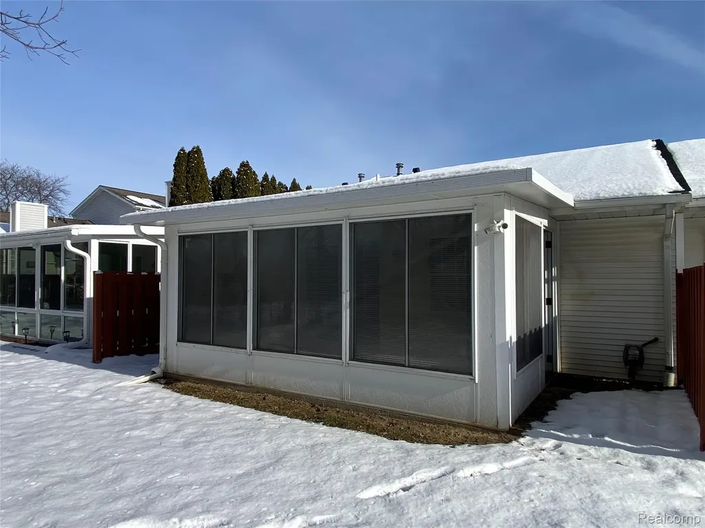 596 Yorkshire Sq. Square Milan City MI 48160