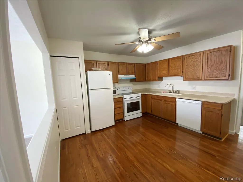 596 Yorkshire Sq. Square Milan City MI 48160