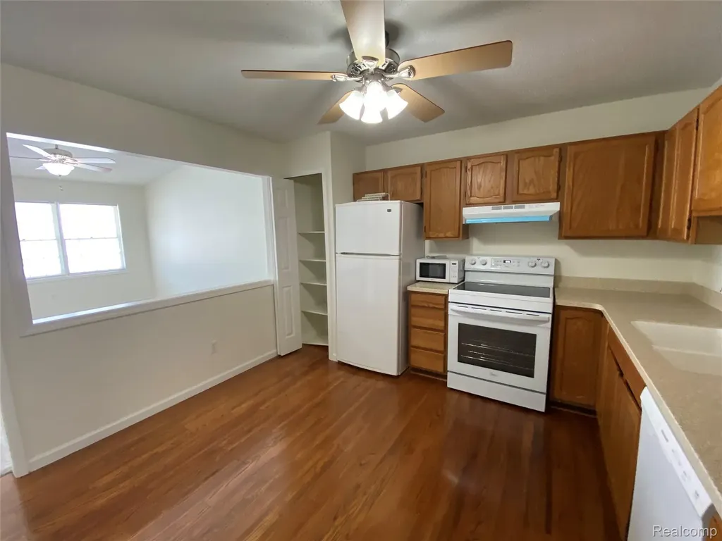 596 Yorkshire Sq. Square Milan City MI 48160