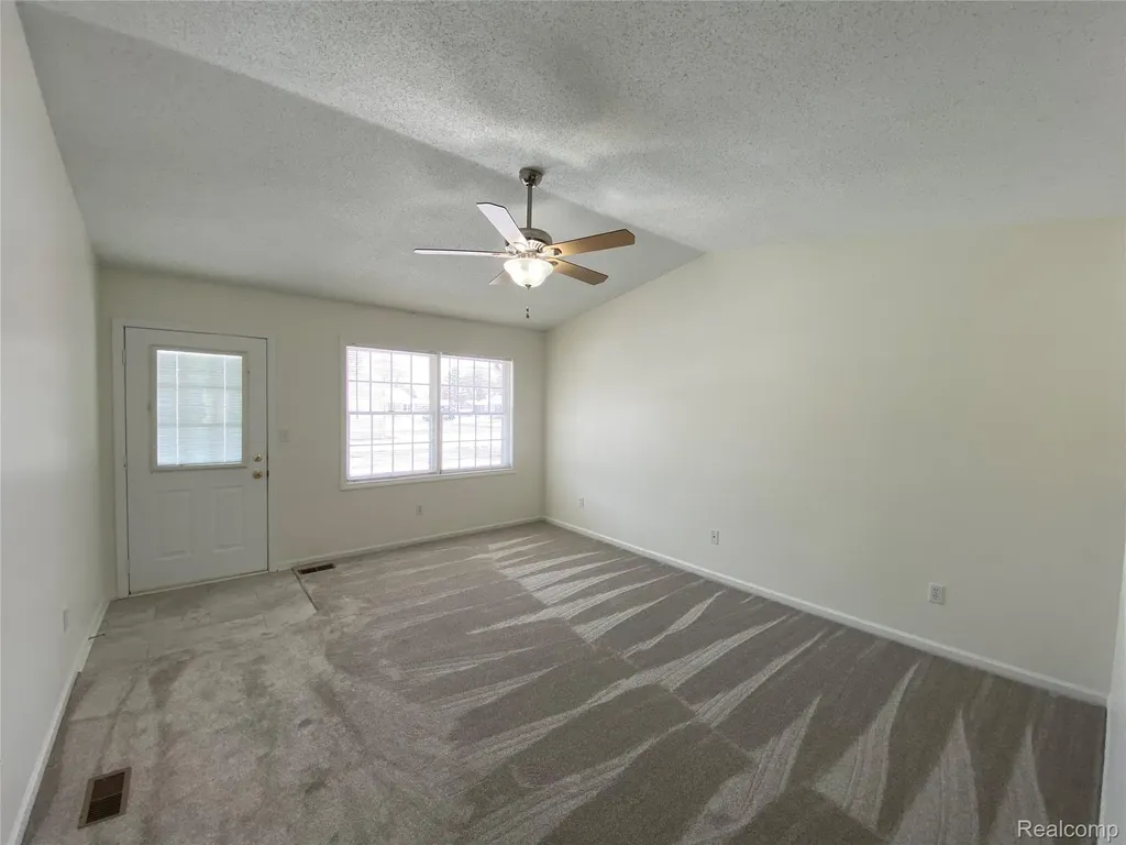 596 Yorkshire Sq. Square Milan City MI 48160