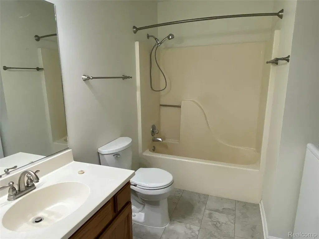 596 Yorkshire Sq. Square Milan City MI 48160