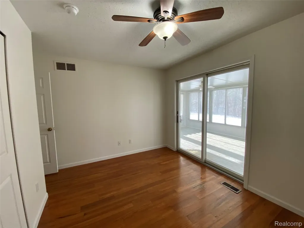 596 Yorkshire Sq. Square Milan City MI 48160