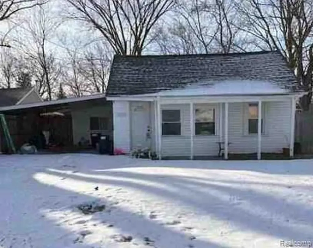2144 Webber Avenue Burton City MI 48529