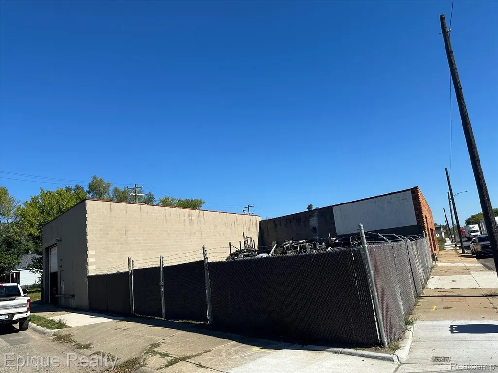 5431 E Davison Street E Detroit City MI 48212