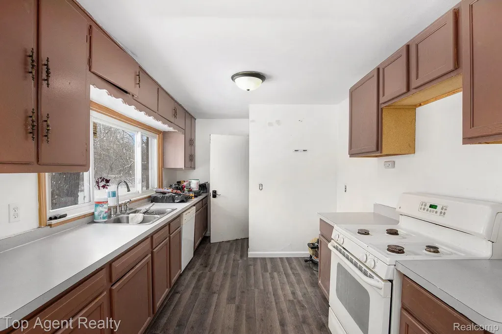 45945 N Gratiot Avenue Macomb Township MI 48042