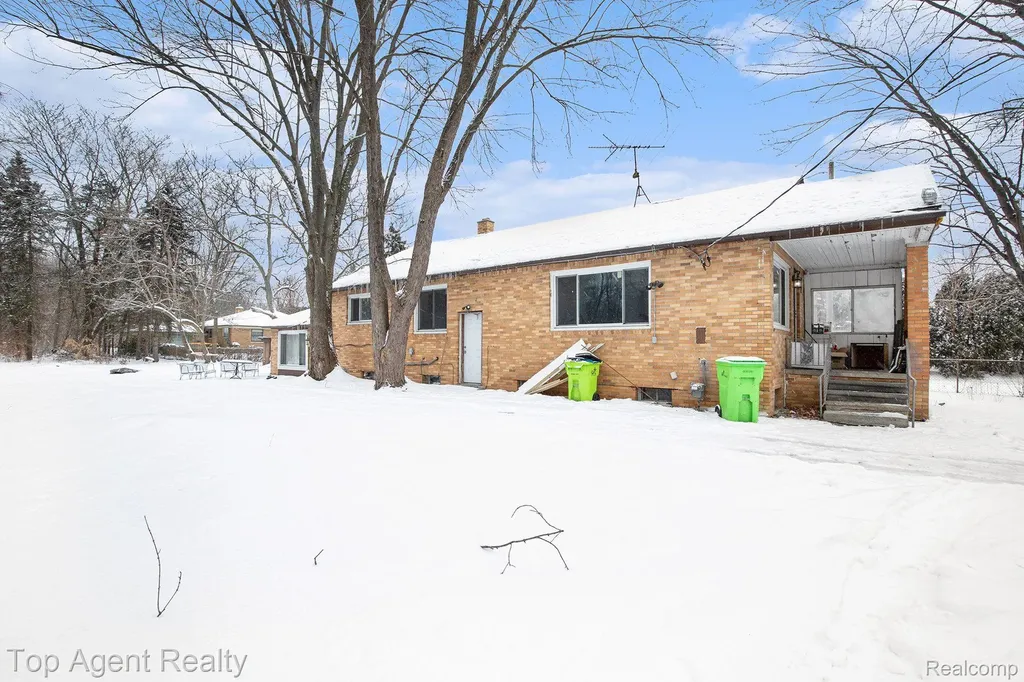 45945 N Gratiot Avenue Macomb Township MI 48042