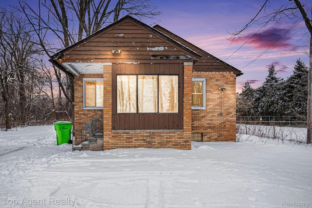 45945 N Gratiot Avenue Macomb Township MI 48042