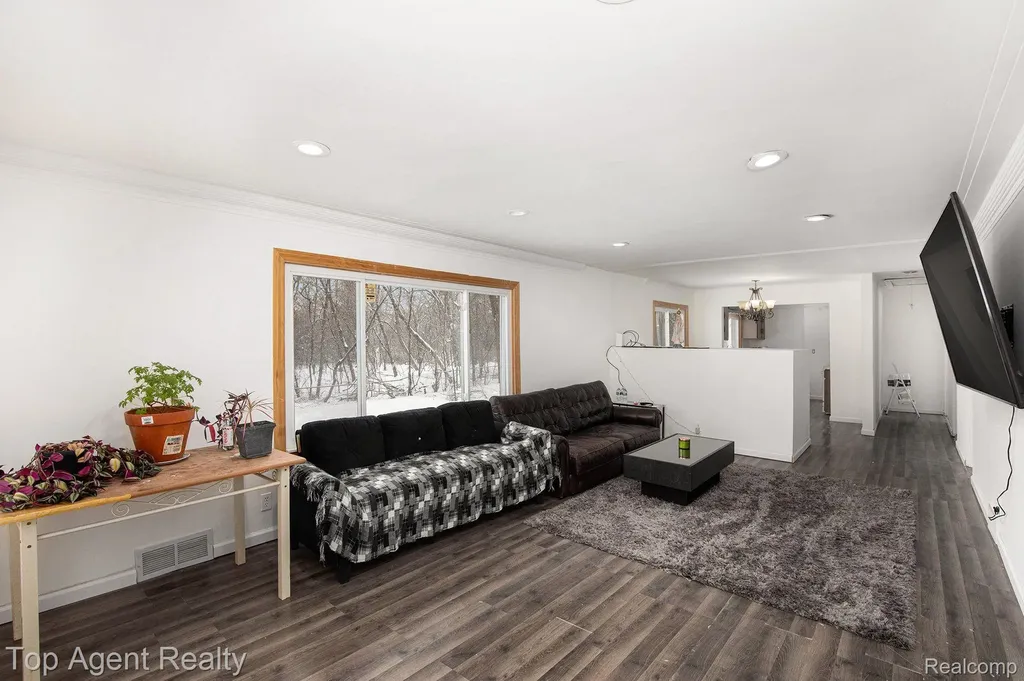 45945 N Gratiot Avenue Macomb Township MI 48042