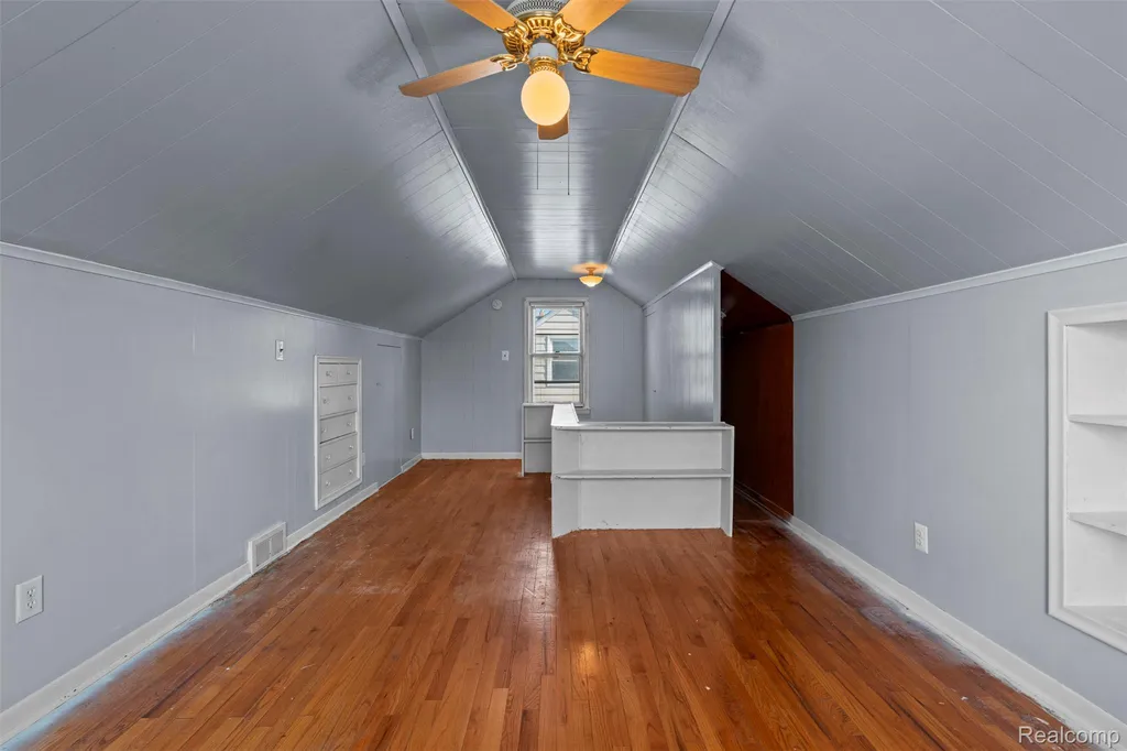 16106 Chesterfield Avenue Eastpointe City MI 48021