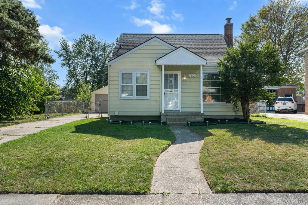 16106 Chesterfield Avenue Eastpointe City MI 48021