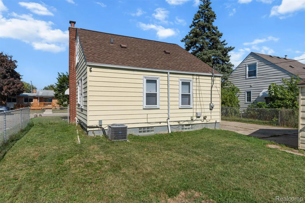 16106 Chesterfield Avenue Eastpointe City MI 48021