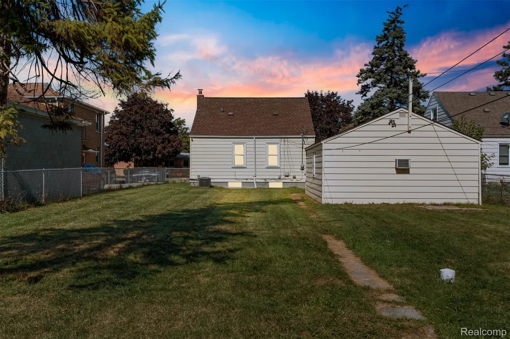 16106 Chesterfield Avenue Eastpointe City MI 48021