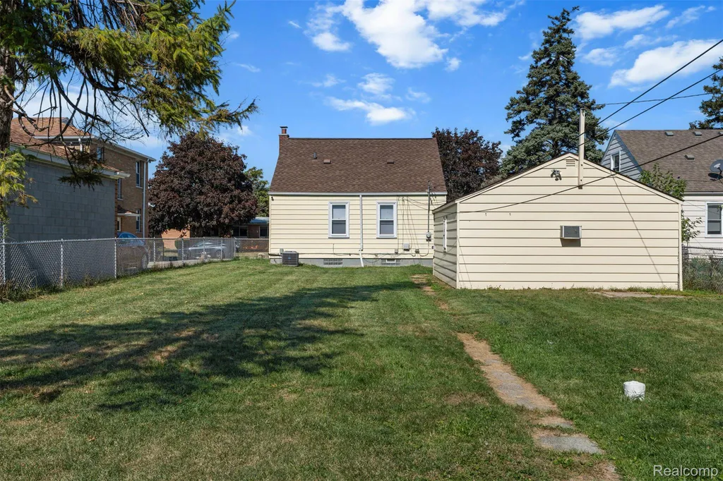 16106 Chesterfield Avenue Eastpointe City MI 48021