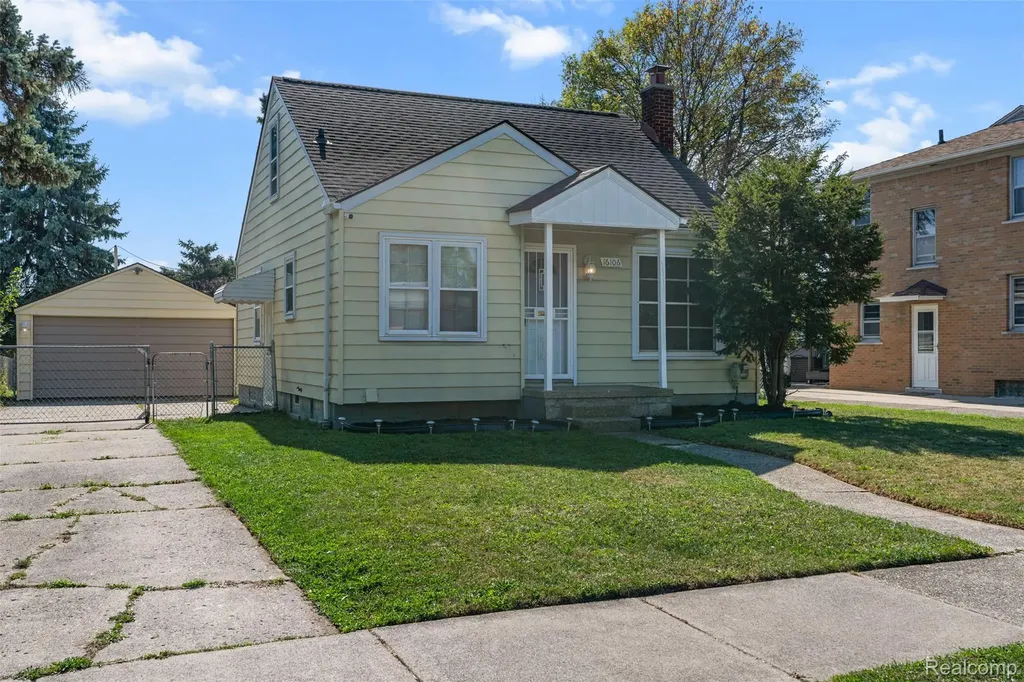 16106 Chesterfield Avenue Eastpointe City MI 48021