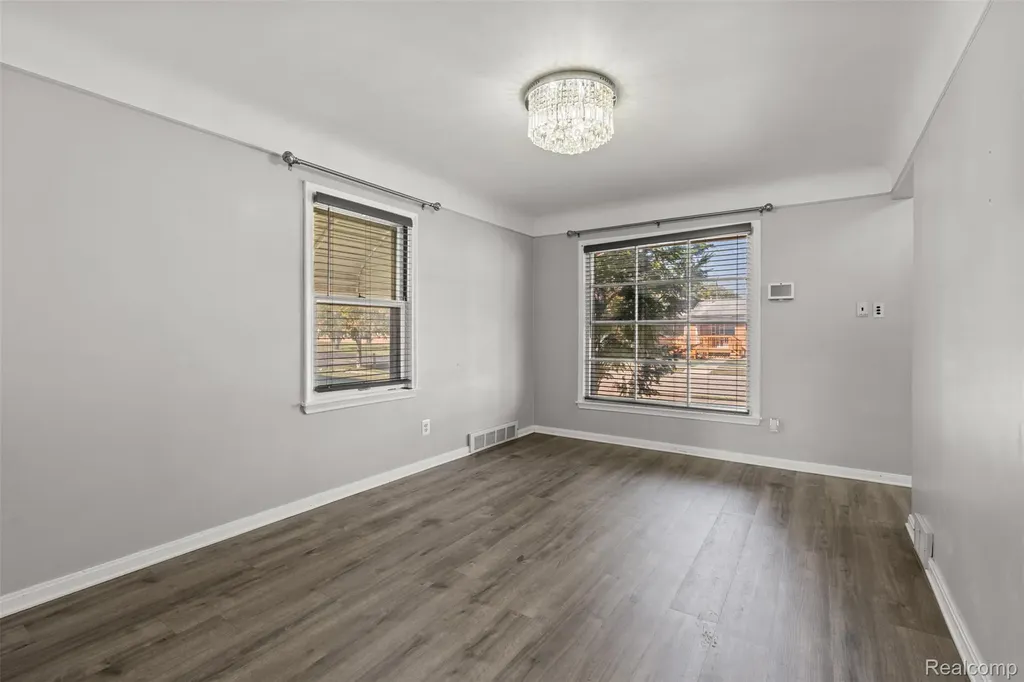 16106 Chesterfield Avenue Eastpointe City MI 48021