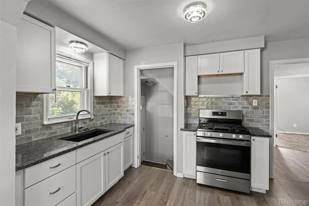 16106 Chesterfield Avenue Eastpointe City MI 48021