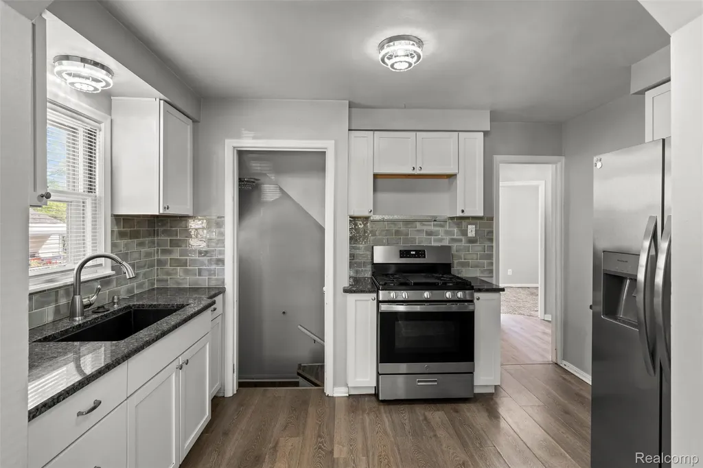 16106 Chesterfield Avenue Eastpointe City MI 48021