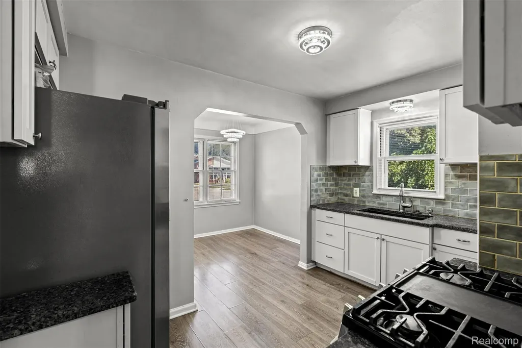 16106 Chesterfield Avenue Eastpointe City MI 48021