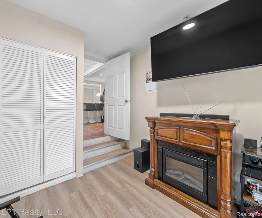 23709 W Chicago Redford Charter Township MI 48239