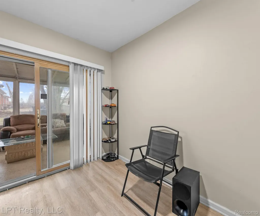 23709 W Chicago Redford Charter Township MI 48239