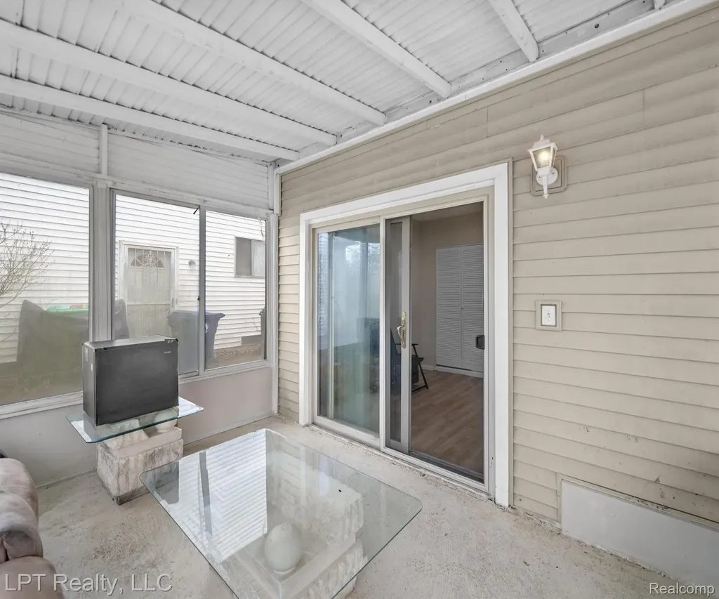 23709 W Chicago Redford Charter Township MI 48239