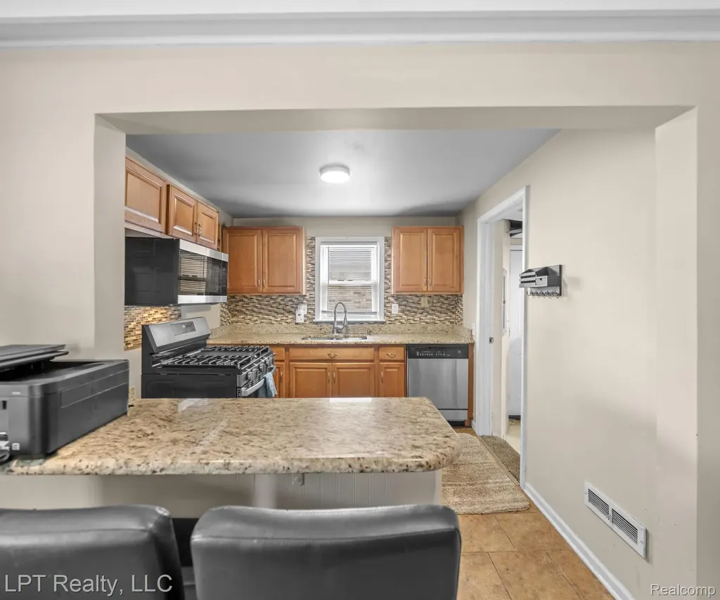 23709 W Chicago Redford Charter Township MI 48239