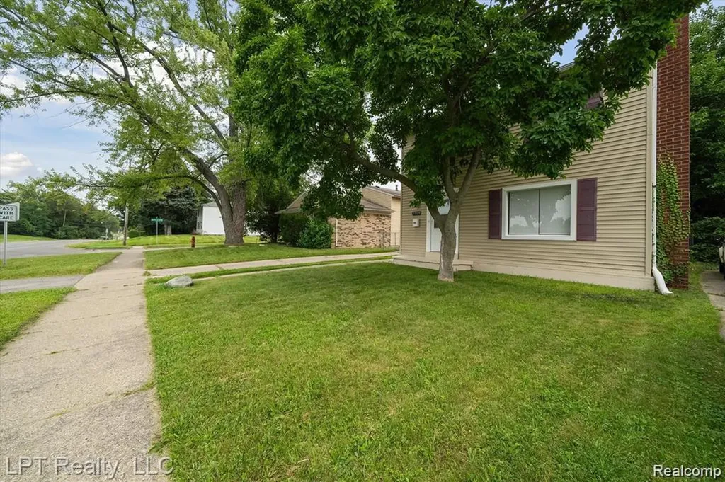 23709 W Chicago Redford Charter Township MI 48239
