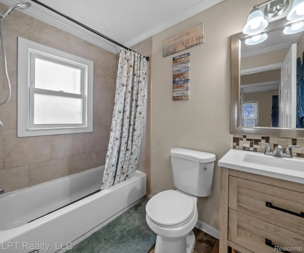23709 W Chicago Redford Charter Township MI 48239