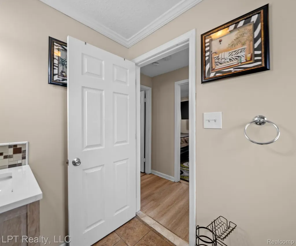 23709 W Chicago Redford Charter Township MI 48239
