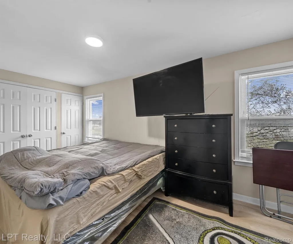 23709 W Chicago Redford Charter Township MI 48239