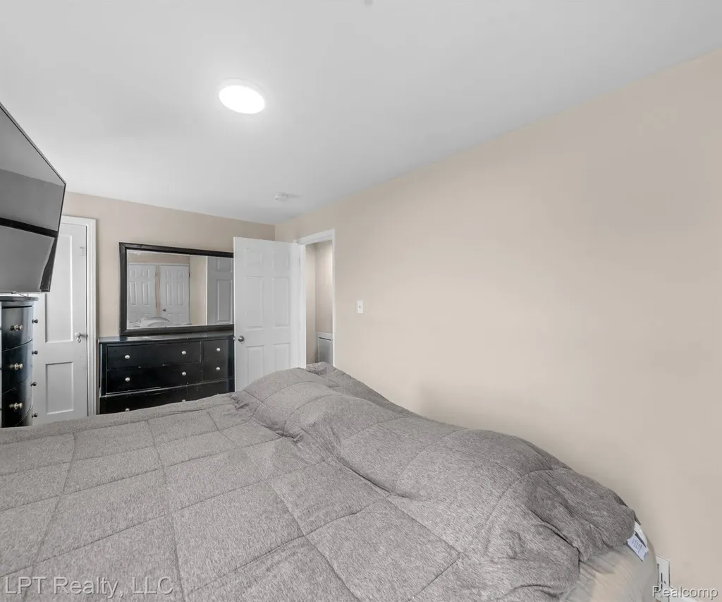 23709 W Chicago Redford Charter Township MI 48239