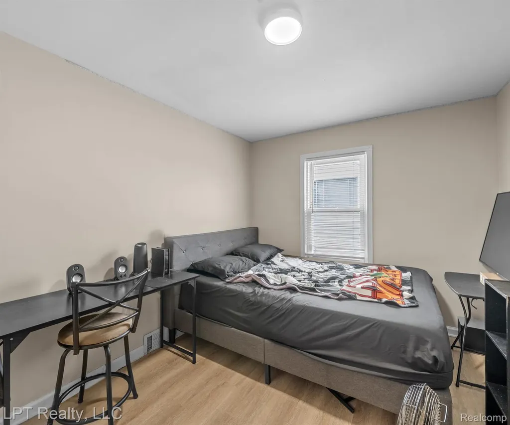 23709 W Chicago Redford Charter Township MI 48239