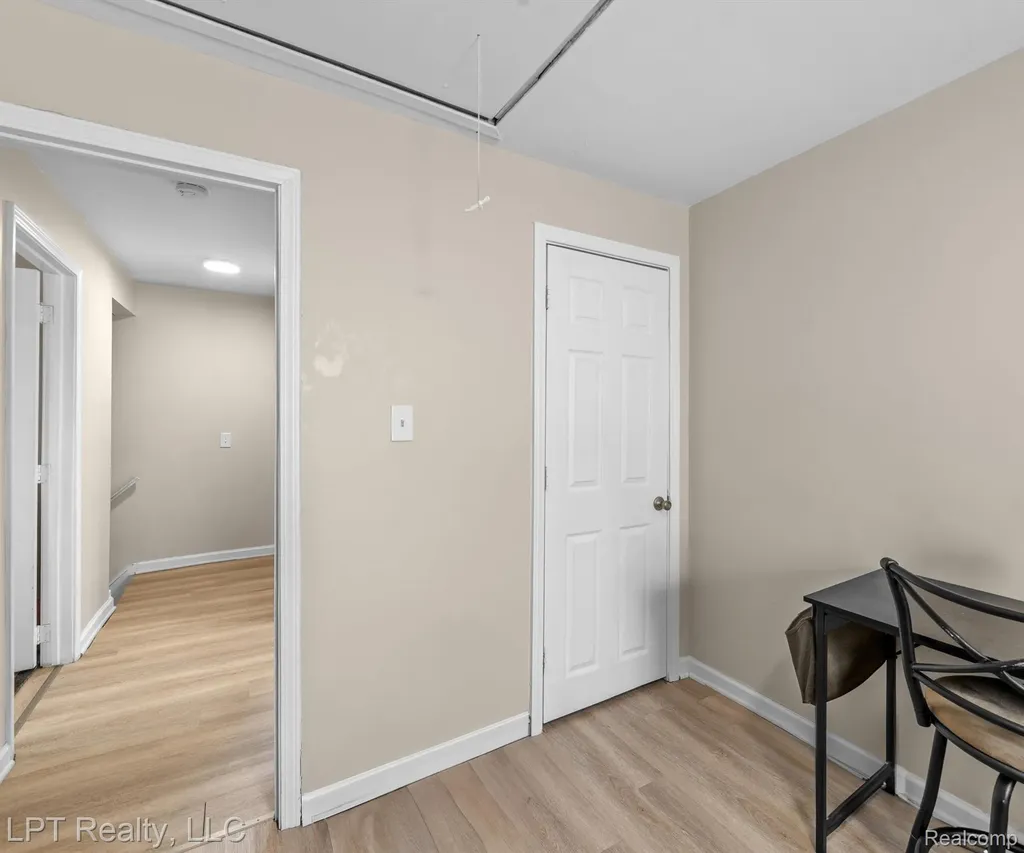 23709 W Chicago Redford Charter Township MI 48239