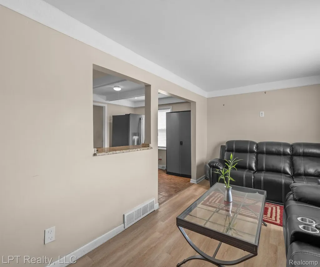 23709 W Chicago Redford Charter Township MI 48239