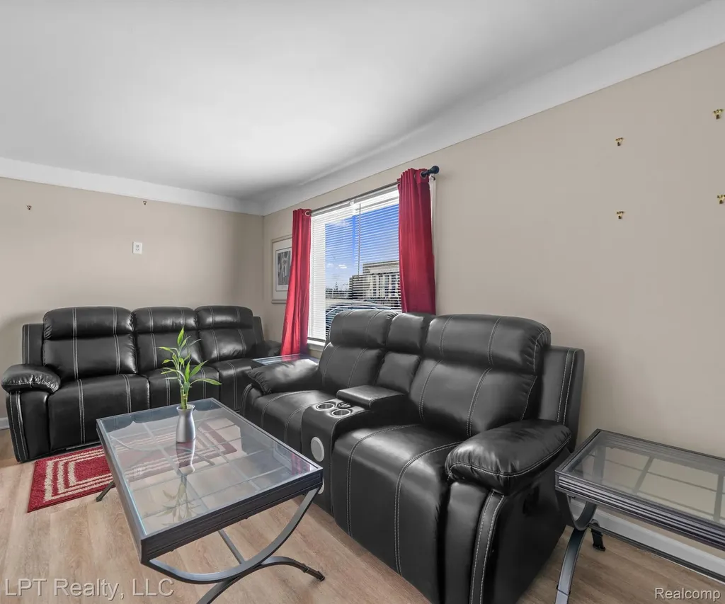23709 W Chicago Redford Charter Township MI 48239
